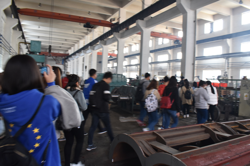 Студенты Университета Шаньдунского Торгово – промышленного Университета посещают нашу компанию